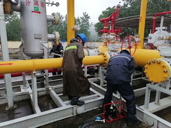 3.3堅(jiān)守-省天然氣公司應(yīng)急保障中心維搶隊(duì)主汛期前在赤壁站開展計(jì)劃性檢修(拍攝:陳智迪 ) 3.3堅(jiān)守-省天然氣公司應(yīng)急保障中心維搶隊(duì)主汛期前在赤壁站開展計(jì)劃性檢修(拍攝:陳智迪 )