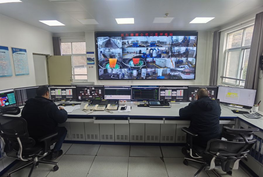 5.運(yùn)行值班現(xiàn)場(chǎng) 5.運(yùn)行值班現(xiàn)場(chǎng)
