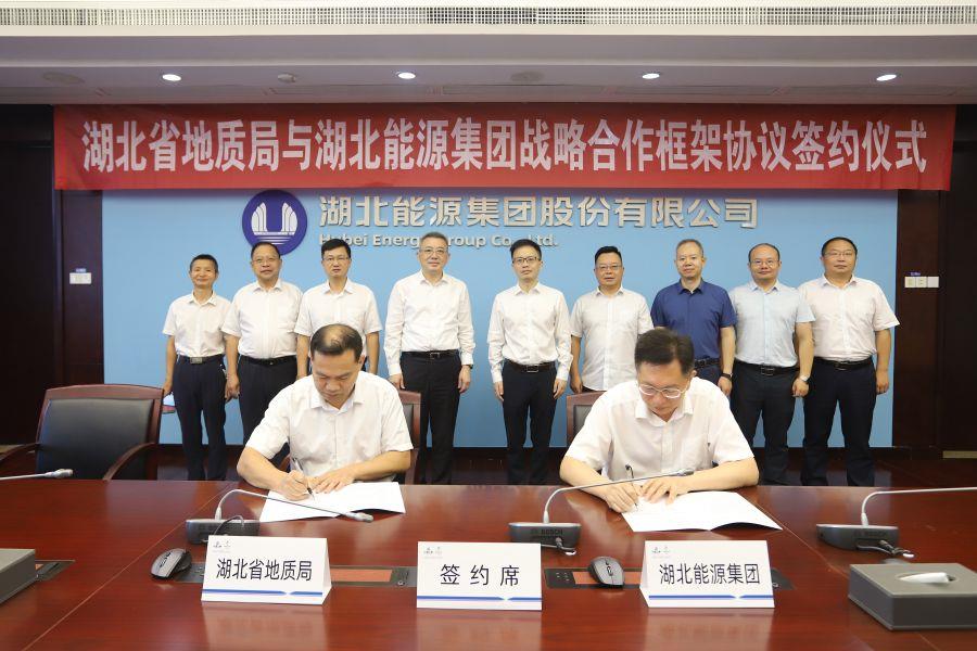 簽約現(xiàn)場(攝影:黃漢敏) 簽約現(xiàn)場(攝影:黃漢敏)