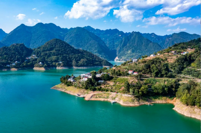 依山傍水的高橋村  攝影：胡九思